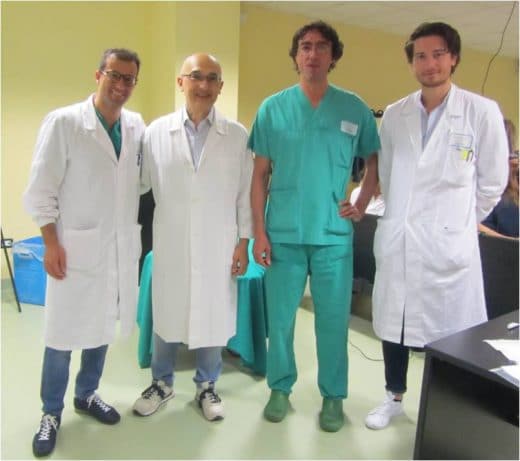 Il Dott. Piero Notarrigo con l'equipe del Prof. Raposio, primario della Chirurgia Plastica dell'Ospedale Maggiore di Parma.
